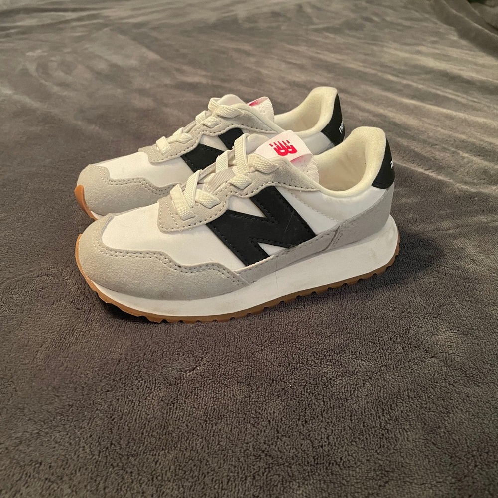 NWOB New Balance 237 Little Kids Slip-On Sneaker